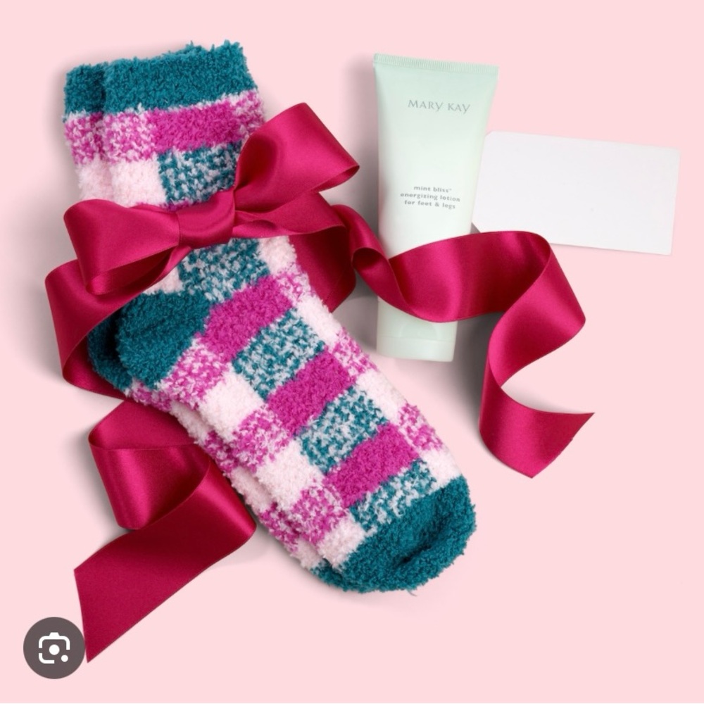 Mary Kay Mint Bliss and fuzzy socks for a great gift!
